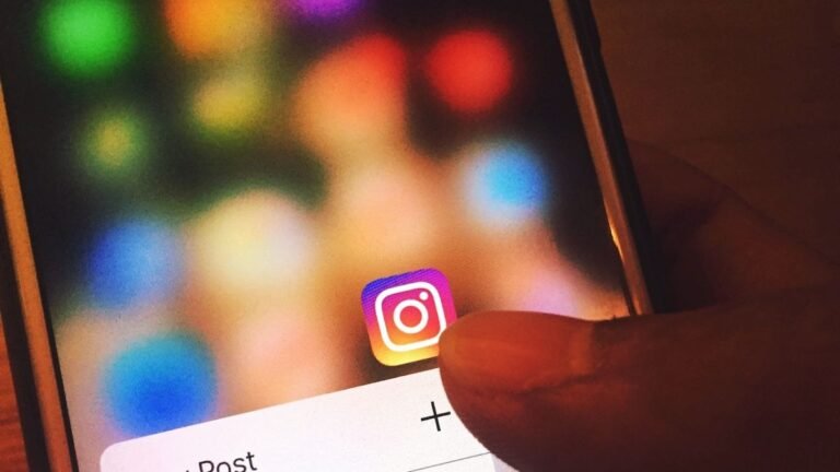 Why are Instagram Messages Blacked Out? 3 Instagram Messages Blacked Out