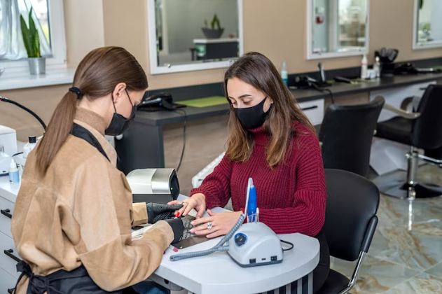 How to Choose the Right Nail Technician Course